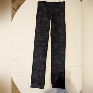 Spanx Camouflage leggings size medium